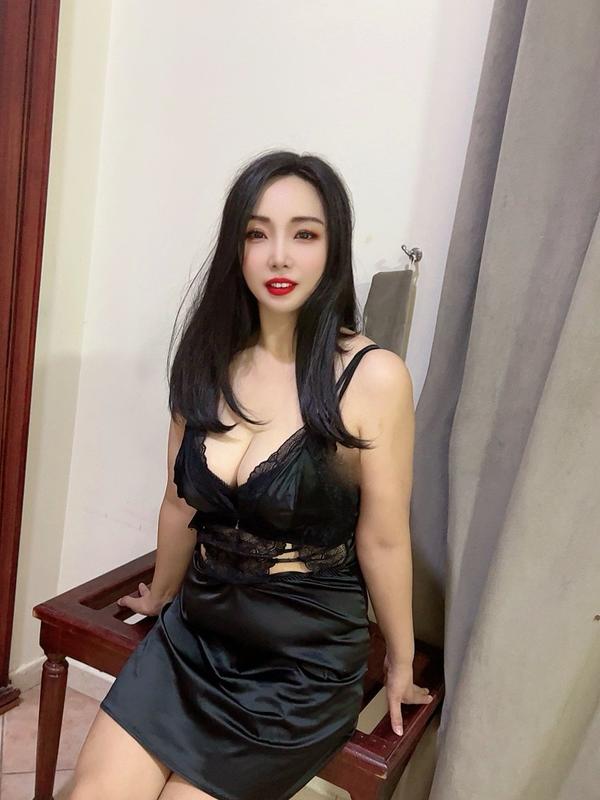 Experience Unforgettable Moments with Savannah Dawn's Enchanting Charm 1 Mis Fotos