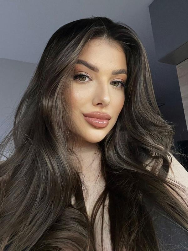 Experience Unforgettable Moments with Ariel Lux by Your Side 2 Mis Fotos