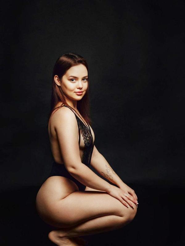Experience Unforgettable Moments with Valeria Lux Your Dream Escort